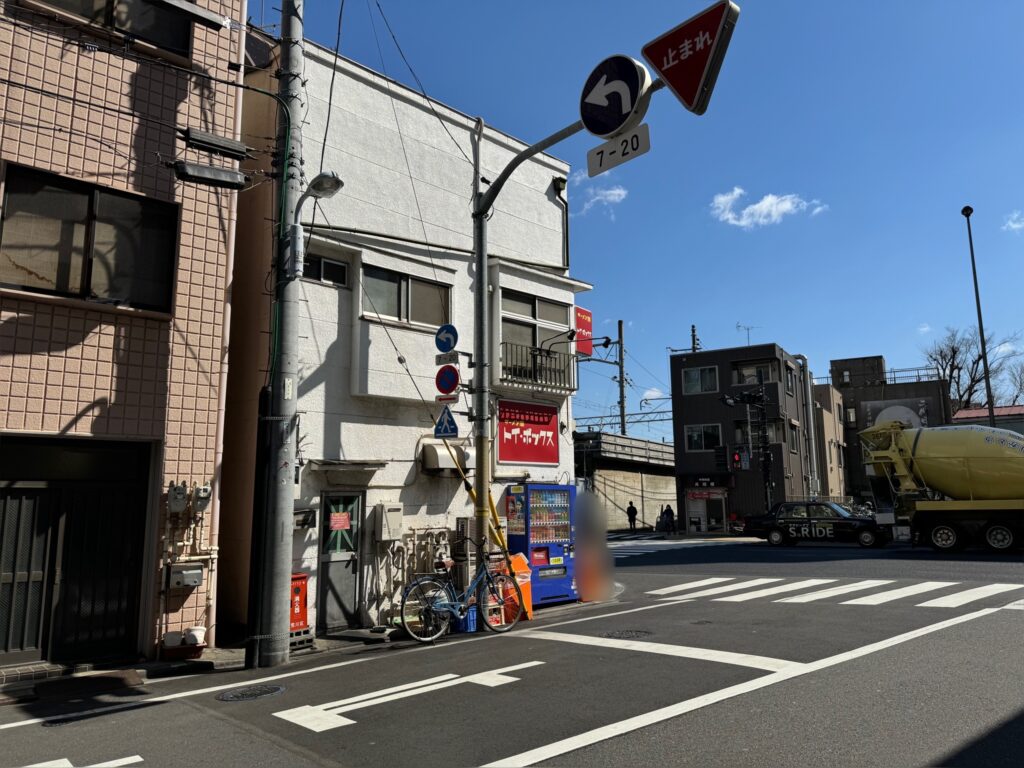 トイ・ボックス(三ノ輪)の店鋪前