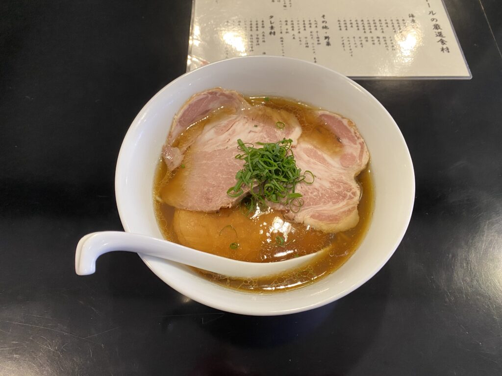 柳麺マタドール（北千住）の贅沢醤油ラーメン
