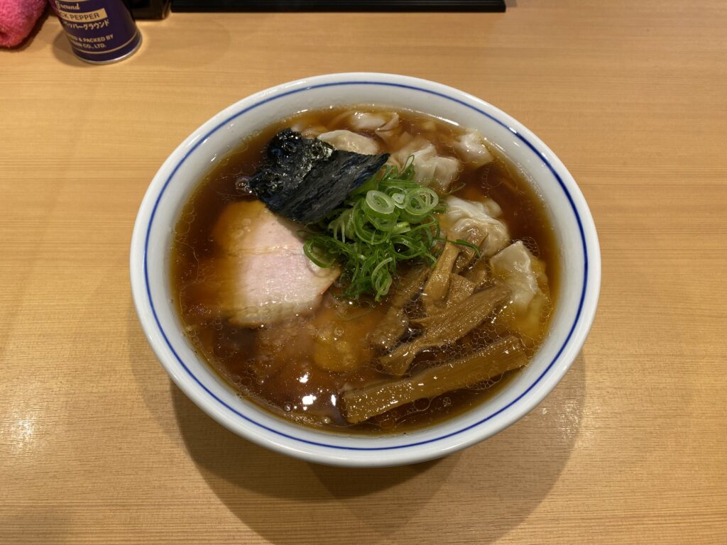 らぁ麺すぎ本（青葉台）の醤油ラーメン