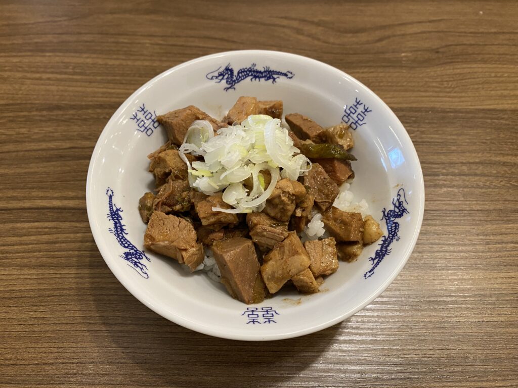 支那ソバおさだ（大山）のルーロー飯