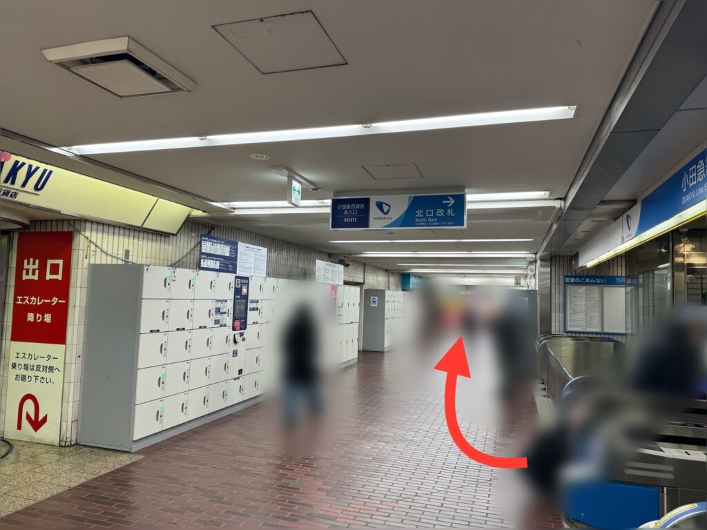 小田急線町田駅北口改札を出たら右に曲がる。