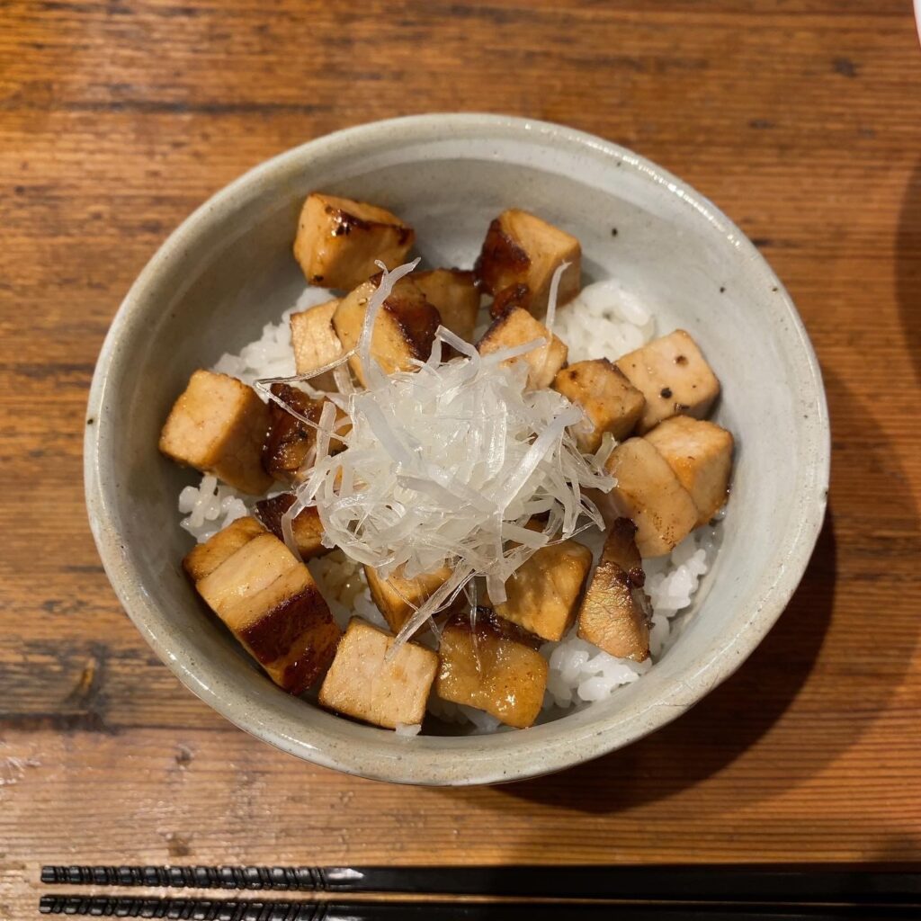 ラーメン屋 トイ・ボックス（三ノ輪）のコロコロチャーシューご飯